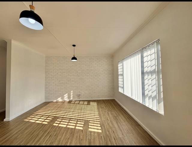 2 BEDROOM TOWNHOUSE FOR SALE IN JEFFREYS BAY CENTRAL